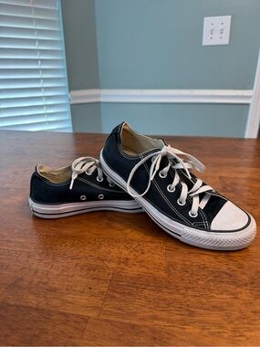 Converse Classic Navy Low-Top Canvas Sneakers men’s 4 women’s 6